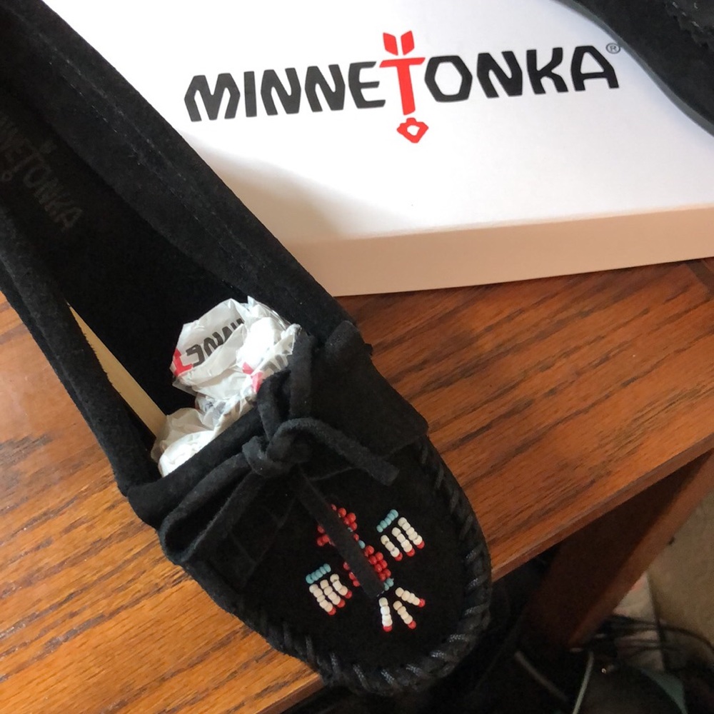 Ladies blk Minnetonka Moccasins